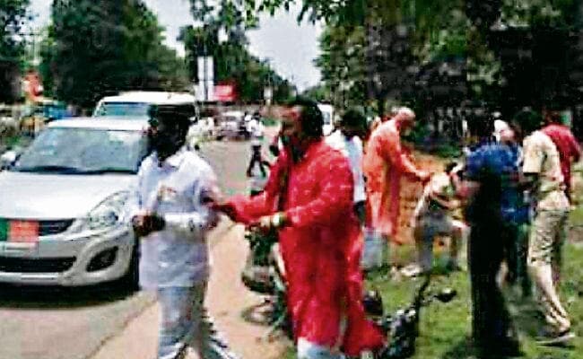 बोकारो :भाजपा विधायक बिरंची ने एजीएम को पीटा, बीएसएल अधिकारियों ने जस्टिस मार्च निकाला