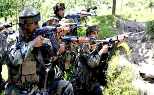 जम्मू-कश्मीर: बारामुला के सोपोर में सुरक्षाबलों और आतंकियों के बीच मुठभेड़ जारी