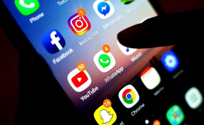 सोशल मीडिया में आपत्तिजनक पोस्ट आपका करियर दांव पर लगा सकता है, संभलकर करें इस्तेमाल