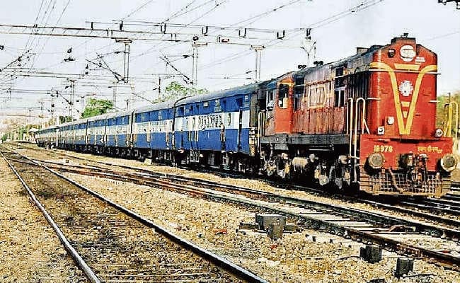 खुसरूपुर में नहीं है आरक्षण काउंटर, यात्री होते हैं परेशान