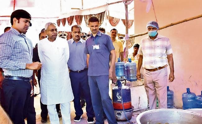 बाढ़ का कहर : सीएम का निर्देश, दुर्गम इलाकों में हेलीकॉप्टर से पहुंचाएं भोजन