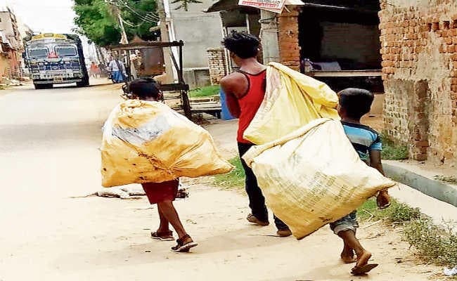 नशे की लत में पड़कर बर्बाद हो रहे टीनएजर्स