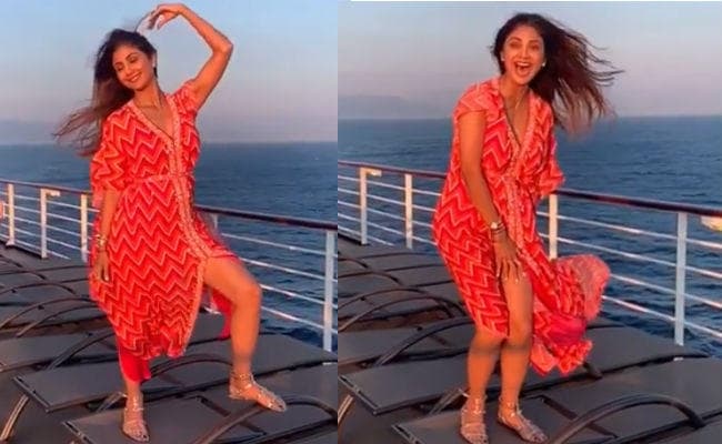 Oops! क्रूज पर पोज दे रही थीं शिल्पा शेट्टी, तभी उड़ गई ड्रेस... VIDEO