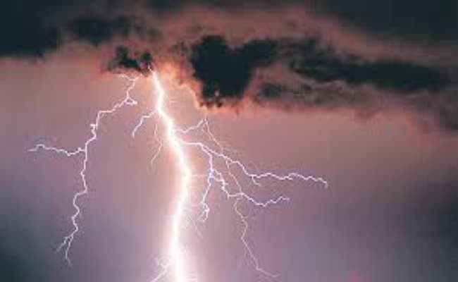 वज्रपात से दो किसानों की मौत, महिला जख्मी