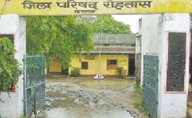 हर वर्ष बरसात में जलमग्न हो जाता है जिला पर्षद कार्यालय