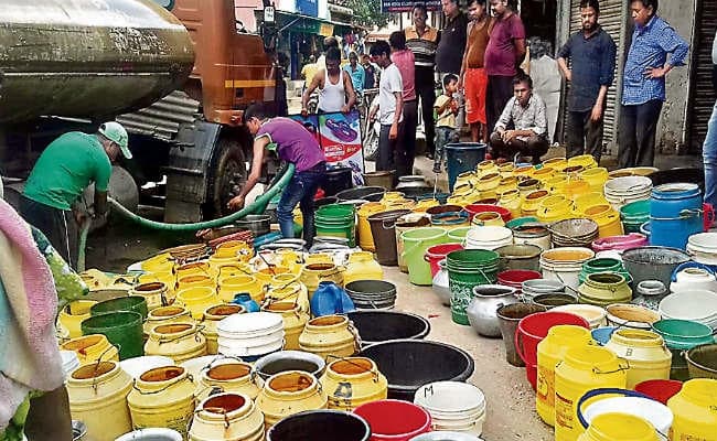 रांची : मॉनसून ने दिया धोखा, अब भी टैंकर के पानी से ही गुजारा कर रही राजधानी की दो लाख आबादी