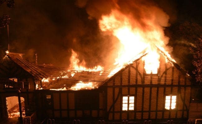 जलते दीपक से लगी आग मकान जल कर खाक