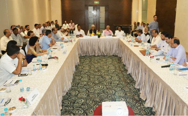 जल शक्ति अभियान को बनाएं जन आंदोलन, पानी के किफायती इस्तेमाल पर हो फोकस : केंद्रीय जल शक्ति मंत्री