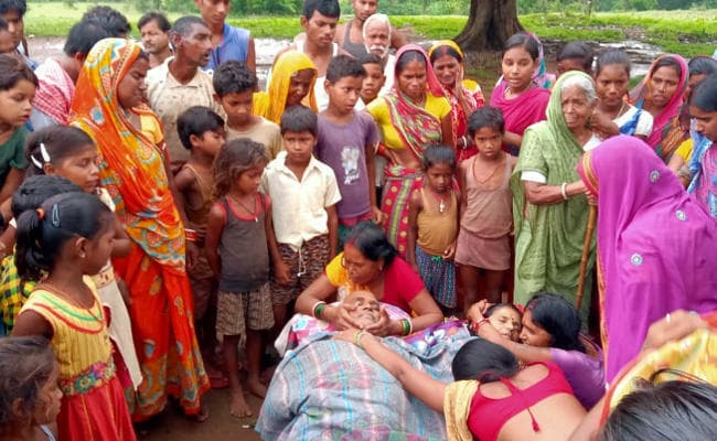 देवघर में बिजली तार की चपेट में आकर बाइक सवार दंपत्ति की मौत