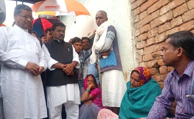 झारखंड के नेताओं का नया ठिकाना चान्हो! पतरातू गांव पहुंचे बाबूलाल मरांडी, तो भाजपा ने कही यह बात