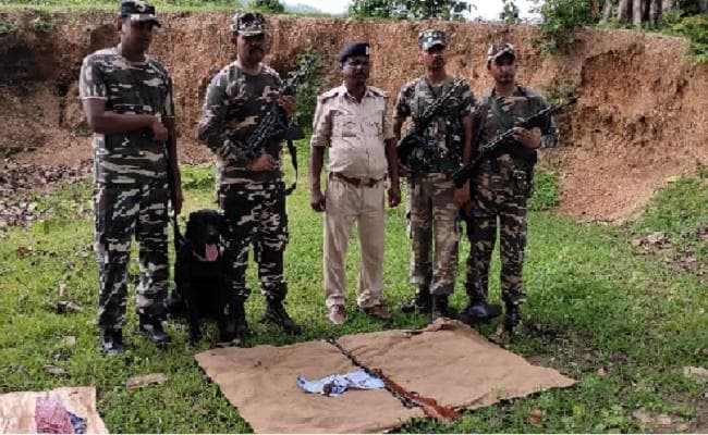 नक्सलियों की बैठक की सूचना पर छापेमारी, एक राइफल, 4 कारतूस, एक चाइनीज ग्रेनेड व एक बम बरामद