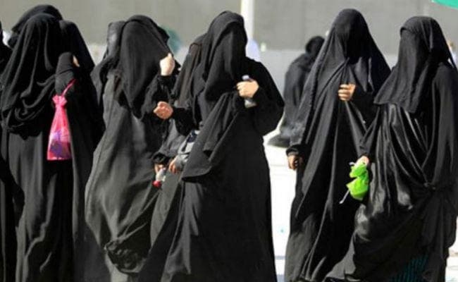 सऊदी अरब ने पुरुष ‘संरक्षक'' की अनुमति के बिना महिलाओं को यात्रा की दी इजाजत