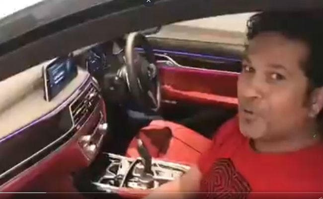 देखें VIDEO: अपने आप चल पड़ी सचिन तेंदुलकर की कार, जानें क्या है पूरा माजरा