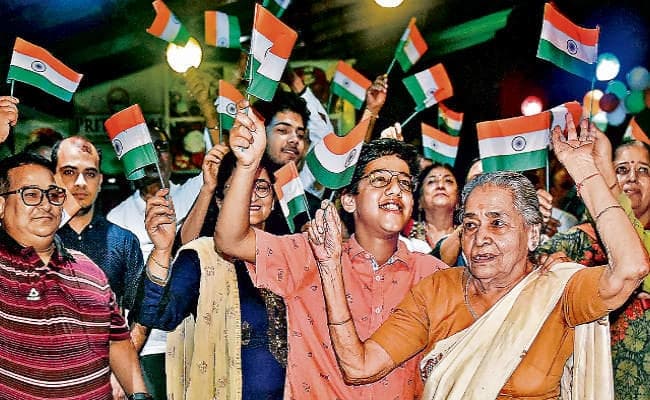 .....जब कश्मीरी पंडित बोले कभी सोचा न था कि बूढ़ी आंखें ये दिन भी देख पायेंगी, पूरे देश में रहा जश्न का माहौल