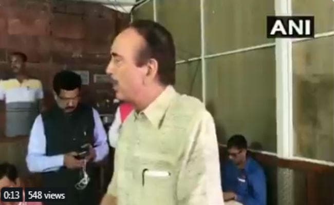 आर्टिकल 370 को निरस्त करने के फैसले का समर्थन करने वाले कांग्रेसियों पर बिफरे गुलाम नबी, कहा...