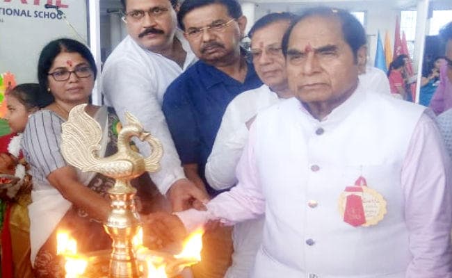 पटना में मेडिकल कॉलेज खोलेंगे पूर्व राज्यपाल डॉ डीवाई पाटील, कहा- शहीद के बेटे को देंगे मेडिकल की मुफ्त शिक्षा