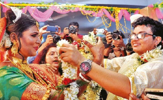 अनूठा प्रयास : पहले किया सेक्स चेंज, फिर रचायी शादी