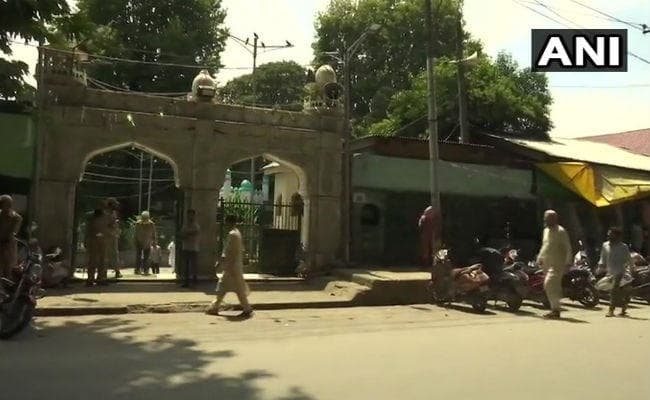 जुम्मे की नमाज के लिए कश्मीर में प्रतिबंधों में दी गयी ढील