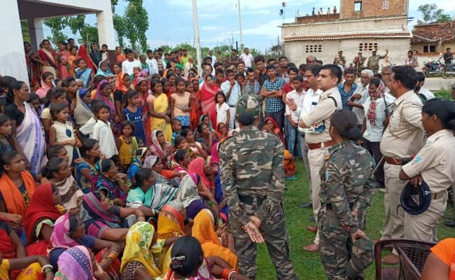 चौपारण : विवादित स्थल पर ग्रामीणों ने की शिवलिंग की स्थापना, पहुंची प्रशासन की टीम