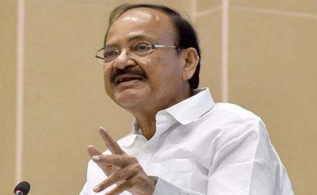 उपराष्ट्रपति ने की देश के विभिन्न क्षेत्रों में उच्चतम न्यायालय की पीठ स्थापित करने की वकालत
