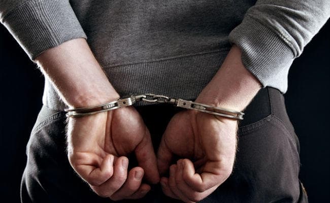 सोशल मीडिया पर महिला से दोस्ती के बाद बलात्कार की धमकी देने वाला शख्स गिरफ्तार