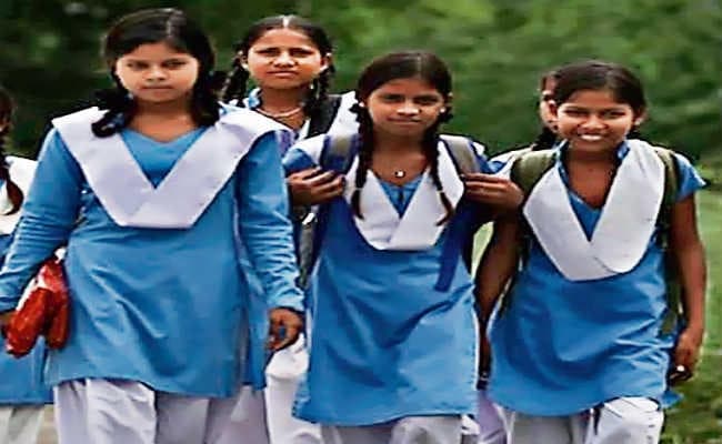 महंगाई की मार: किताब व पत्रिकाओं की कीमत में 30 फीसदी तक बढ़ी, जाने क्या है छात्रों के पास विकल्प