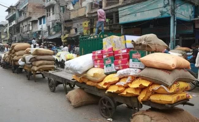 डीएम का आदेश भी किसानों को नहीं दे सका न्याय, धान बेच रहे किसानों को 48 घंटे बाद भी नहीं मिली राशि