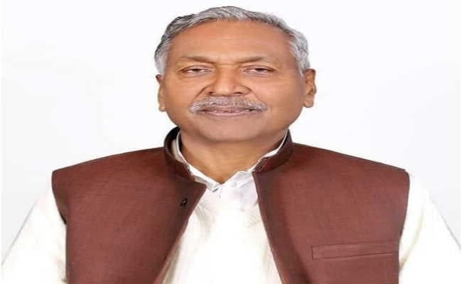 राजभवन में हुई उच्चस्तरीय बैठक में अधिकारियों को चौहान ने दिये कई निर्देश