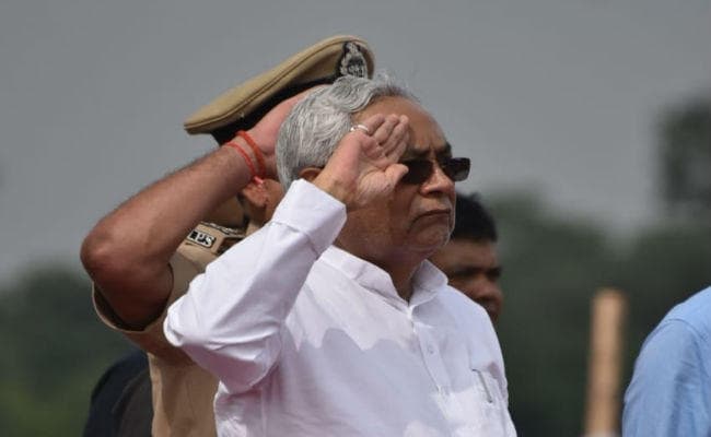 सीएम नीतीश कुमार ने फहराया तिरंगा, कहा- बिहार में कानून का राज, भ्रष्टाचार से समझौता नहीं