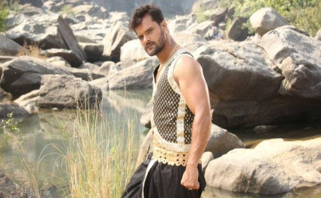 भोजपुरी सुपरस्टार खेसारी लाल यादव के खिलाफ FIR दर्ज, ये लगा है आरोप