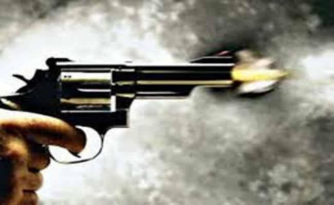 Bihar News: सहरसा में बार-बालाओं के नृत्य पर उत्तेजित युवकों ने चलायी गोली, हालत गंभीर Bihar News: सहरसा में बार-बालाओं के नृत्य पर उत्तेजित युवकों ने चलायी गोली, हालत गंभीर