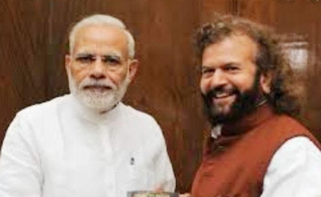 हंस राज हंस ने JNU का नाम बदलकर प्रधानमंत्री मोदी करने की मांग की, तीखी प्रतिक्रिया