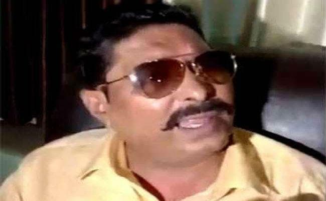सड़क मार्ग से नोएडा भागे अनंत सिंह, अपराधी को संरक्षण देने के आरोप में अनंत व पत्नी पर एक और केस दर्ज