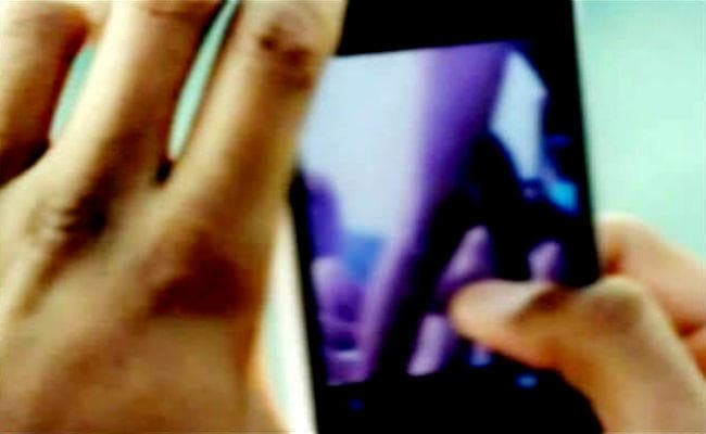 अविवाहित होने का झांसा देकर किया निकाह, निकाह के बाद बनाया अश्लील विडियो, फिर...