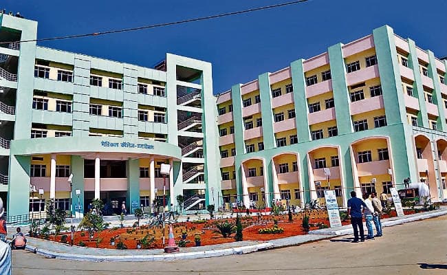 झारखंड में अब 630 एमबीबीएस की सीटें, हजारीबाग, पलामू, दुमका मेडिकल कॉलेज में इसी सत्र से होगा दाखिला