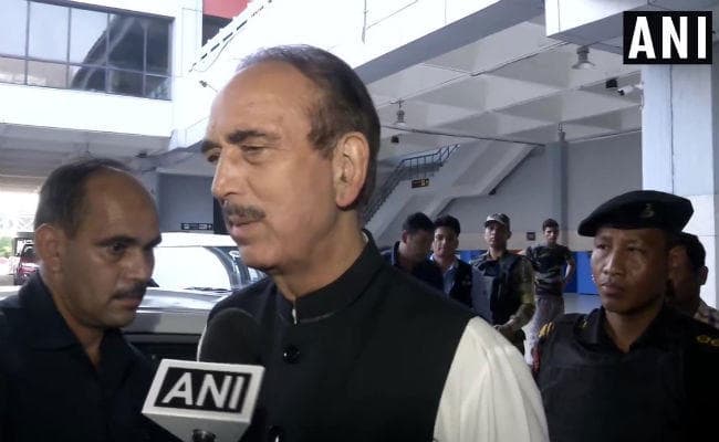 गुलाम नबी को जम्मू हवाई अड्डे पर रोका गया, वापस दिल्ली भेजे गये