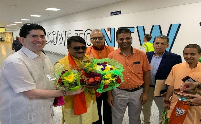 अमेरिका में प्रवासी बंगालियों से मिले विजयवर्गीय, कहा – बंगाल में सत्ता परिवर्तन के लिए लोग बेताब