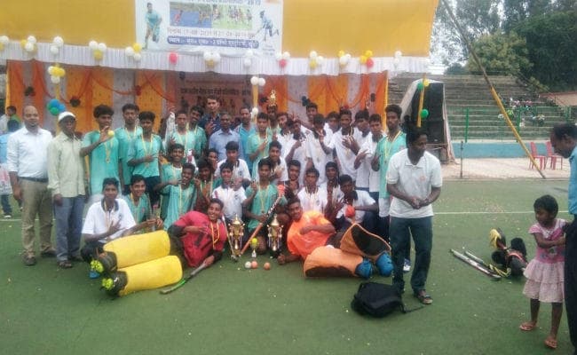 संत इग्नासियुस गुमला की अंडर-15 व अंडर-17 हॉकी टीम State winner