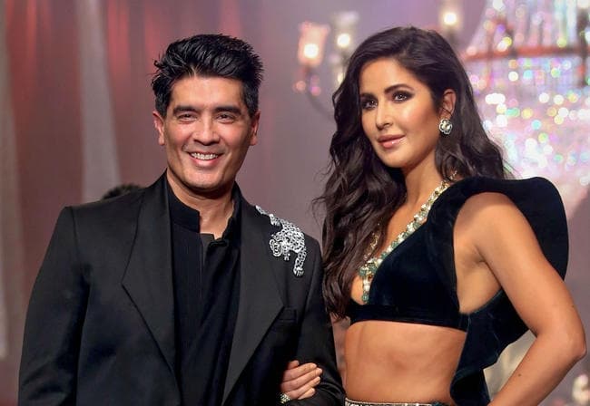 Lakme Fashion Week में कैटरीना ने यूं बिखेरा जलवा, ब्लैक कलर के लहंगा पहन बरपा रहीं कहर