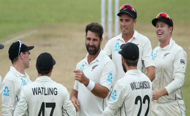 दूसरा टेस्ट: बोल्ट और साउदी ने श्रीलंका को शुरूआती झटके दिये, स्कोर 144/6