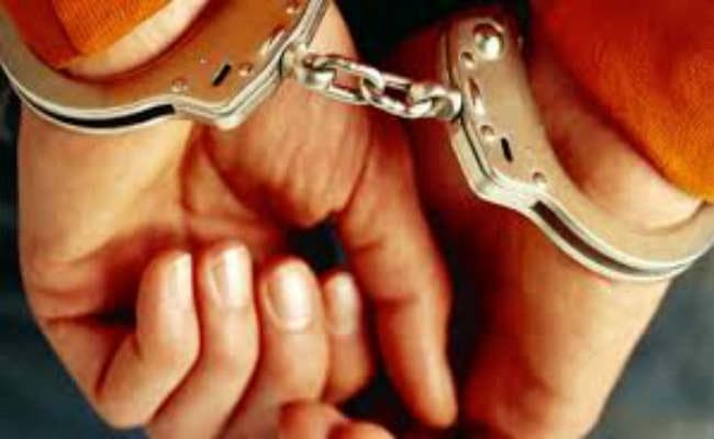 चालक से पुलिस वर्दी में कर रहे थे वसूली, चार पकड़े गये