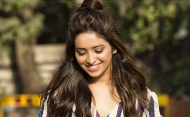 बॉलीवुड डेब्यू करेंगी ''पवित्र रिश्ता'' फेम आशा नेगी