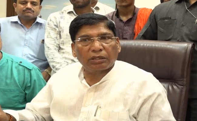 योगी के मंत्री ने मायावती पर लगाया सनसनीखेज आरोप, कांशीराम के मौत की सीबीआई जांच की मांग की