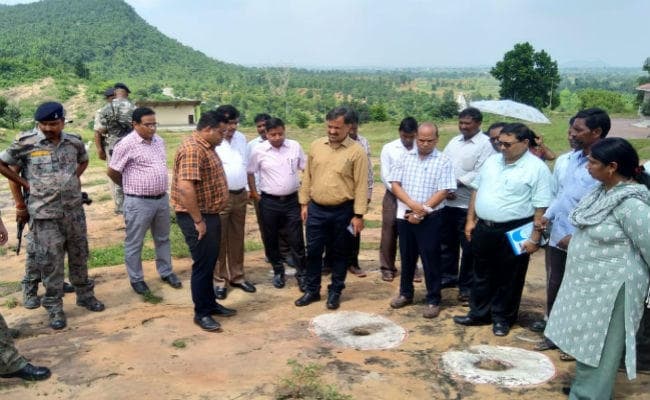 बोकारो डीसी ने किया लुगुबुरु का निरीक्षण, रोप-वे व अन्य विकास योजनाओं के निर्माण पर जोर