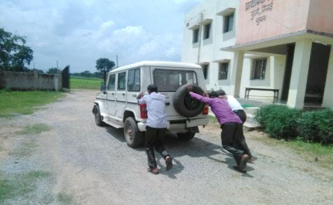 गुमला : अस्पताल के भवन में चलता है यह थाना, धक्का लगाने पर स्टार्ट होती है गाड़ी