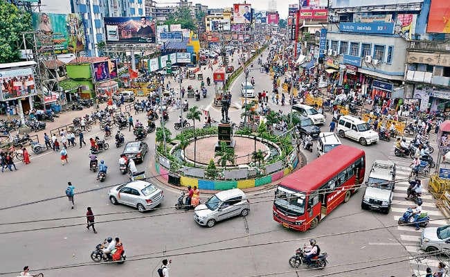 छोटे से फैसले से जाम मुक्त हो गया मेन रोड लेकिन कुछ समस्याएं अब भी बरकरार