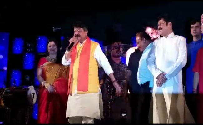 जब विजयवर्गीय ने गाया, जो भी हो तुम खुदा ही कसम लाजवाब हो...