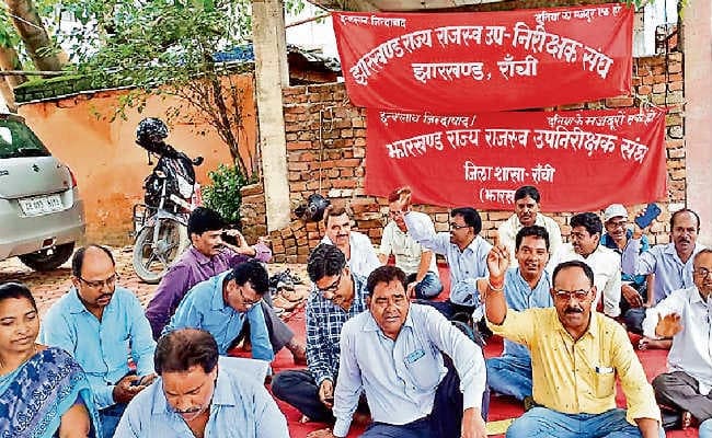 झारखंड भर के राजस्व उप निरीक्षक हड़ताल पर रहे