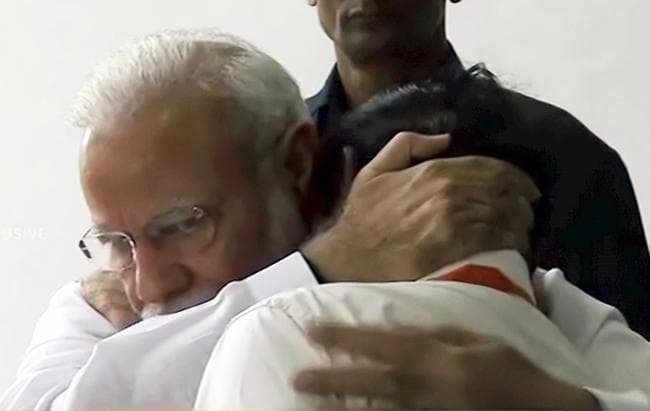 चांद से दो कदम दूर चंद्रयान-2: छलके ISRO प्रमुख के आंसू तो पीएम मोदी भी हुए भावुक