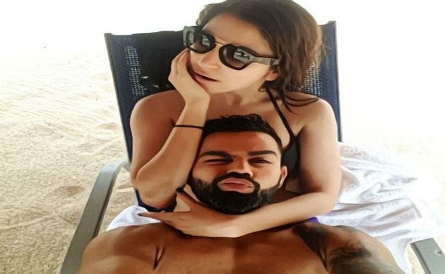 कोहली संग बिकिनी में नजर आयीं अनुष्का, फैन्स बोले - सुपर कपल